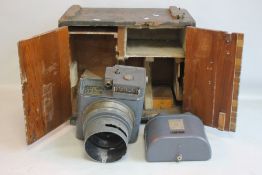 AN AIR MINISTRY F24 RECONNAISSANCE CAMERA IN WOODEN CRATE, body marked 4A/720 A/F