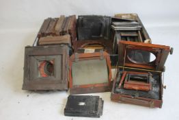 A TRAY OF ASSORTED VINTAGE PHOTOGRAPHIC PLATE HOLDERS AND PLATES, assorted sizes