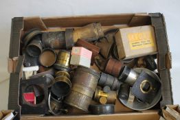 A TRAY OF ASSORTED VINTAGE PHOTOGRAPHIC LENSES, ACCESSORIES ETC.