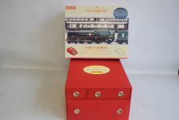 HORNBY 00 GAUGE ORIENT EXPRESS BOXED SET, to include BR 4-6-2 United States lines merchant