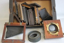 A TRAY OF ASSORTED VINTAGE PHOTOGRAPHIC PLATE HOLDERS AND LENS ACCESSORIES A/F