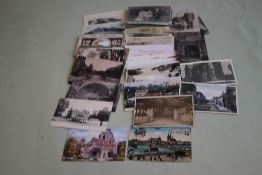 A COLLECTION OF EARLY 20TH CENTURY POSTCARDS to include real photograph, topographic and local