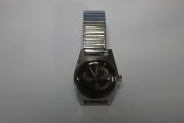 AN AQUASTAR 200 METRES / 600 FEET VINTAGE DIVER'S STYLE WATCH
