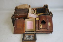 A TRAY OF ASSORTED VINTAGE PHOTOGRAPHIC PLATE HOLDERS AND PLATES, assorted sizes