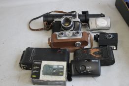 A TRAY OF ASSORTED MODERN CAMERAS AND ACCESSORIES to include an Olympus Camedia example