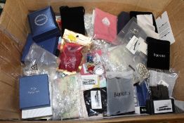 A LARGE QUANTITY OF MIXED COSTUME JEWELLERY