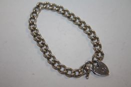 A BIRMINGHAM HALLMARKED SILVER LOVE HEART LINK B BRACELET - APPROX 25G