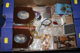 A TRAY OF COLLECTABLES TO INCLUDE OVAL PORTRAIT PRINTS, COSTUME JEWELLERY ETC.