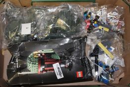 A TRAY OF LEGO TO INCLUDE A LEGO STAR WARS BOXED BOBA FETT