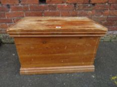 A SMALL VINTAGE PINE TWIN HANDLED TRUNK H-47 W-77 CM
