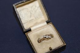 AN 18 CT GOLD THREE STONE RING