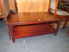 A REPRODUCTION MAHOGANY RECTANGULAR TWO TIER COFFEE TABLE L-107 CM