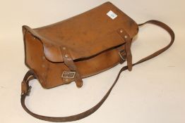 A VINTAGE LEATHER GUN CARTRIDGE SATCHEL