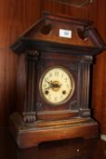 AN ANTIQUE MAHOGANY MANTEL CLOCK