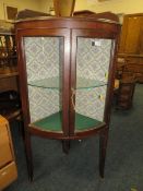 A 1920'S / 30'S CORNER MAHOGANY GLAZED CABINET H-130 CM