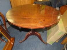 A GEORGIAN MAHOGANY TILT-TOP PEDESTAL TABLE DIA-85 CM