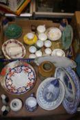 TWO TRAYS OF ASSORTED CERAMICS TO INCLUDE MAJOLICA CABINET PLATE, ROYAL WORCESTER CUPS AND SAUCERS