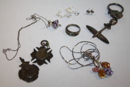 A BAG OF SILVER AND WHITE METAL JEWELLERY AND COLLECTABLES TO INCLUDE A HALLMARKED SILVER FIVE
