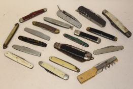 A COLLECTION OF VINTAGE PENKNIVES ETC.