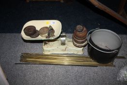 A SET OF VINTAGE SCALES AND WEIGHTS TOGETHER WITH ENAMEL COOKING POT AND A QUANTITY OF BRASS STAIR