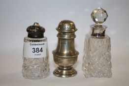 A HALLMARKED SILVER PEPPERETTE TOGETHER WITH A SILVER COLLARED SCENT BOTTLE AND ANOTHER (5)