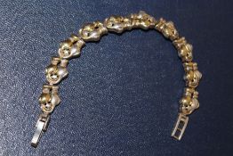 A VINTAGE SILVER AND GILT BOXING GLOVES DESIGN BRACELET - APPROX 28G