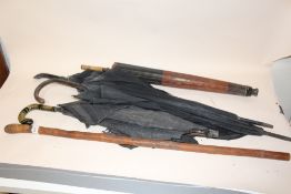 A CARVED BAMBOO WALKING CANE TOGETHER WITH FOUR VINTAGE PARASOLS A/F