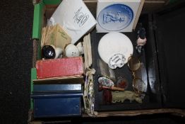 A BOX OF COLLECTABLES TO INCLUDE GOEBEL AND LLADRO PLAQUES, VINTAGE SPECTACLES ETC.