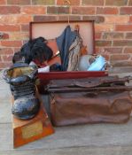 A SUITCASE OF COLLECTABLES TO INCLUDE A GLADSTONE BAG A/F, RETRO HAIRDRYER, PARASOL, ETC
