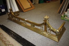 A VINTAGE BRASS FIRE FENDER, W 134 CM