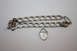 A STERLING SILVER FLAT LINK BRACELET TOGETHER WITH A HALLMARKED SILVER HEART LOCK, COMBINED WEIGHT