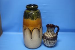 A TALL WEST GERMAN POTTERY VASE, H APPROX. 50 CM TOGETHER WITH A WEST GERMAN POTTERY JUG H 26 CM (