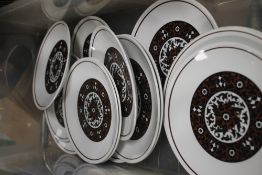 A TRAY OF RIDGWAY TEA & DINNERWARE