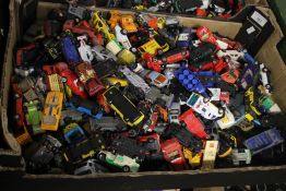 A TRAY OF DIECAST VEHICLES, MAINLY CARS AND TRUCKS BY MATCHBOX, LLEDO ETC. (TRAY NOT INCLUDED)