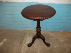 A TWIST TOP MAHOGANY PEDESTAL WINE TABLE