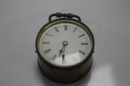 A SMALL 19TH CENTURY DRUM CARRIAGE CLOCK WITH LEVER ESCAPEMENT WINDOW AND WHITE ENAMEL DIAL, D 6 CM