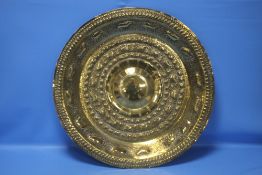 A LARGE CIRCULAR BRASS CHARGER DECORATED WITH ANIMALS, D 61 CM