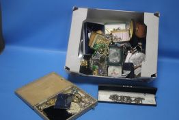 A QUANTITY OF COSTUME JEWELLERY