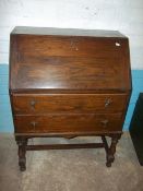 AN OAK 1930S BUREAU