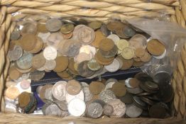 A TRAY OF ASSORTED COINS