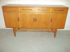 A G-PLAN TEAK RETRO SIDEBOARD, L 152 cm, D 45 cm, H 86 cm