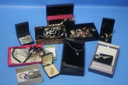 A BOX OF ASSORTED COSTUME JEWELLERY