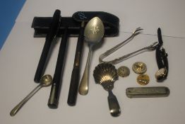 A QUANTITY OF COLLECTABLES TO INCLUDE VINTAGE FOUNTAIN PENS, PENKNIFE, WATCH PARTS ETC.
