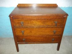 AN OAK 1940S THREE DRAWER CHEST OF DRAWERS