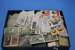 A QUANTITY OF TEA CARDS, LOOSE AND IN ALBUMS
