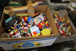 A TRAY OF LEGO TOGETHER WITH A TRAY OF PLASTIC MECCANO (TRAYS NOT INCLUDED)
