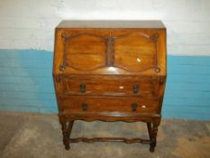 AN OAK PANELLED WRITING BUREAU, EARLY - MID 1900S