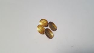 A PAIR OF 9 CT GOLD CUFFLINKS, 6.8 g