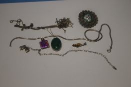 A QUANTITY OF SILVER AND WHITE METAL JEWELLERY TO INCLUDE PENDANTS, CHAINS ETC.