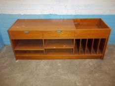 A RETRO TEAK SIDEBOARD / EXTENDING MEDIA UNIT WITH DRAWERS, L 160 - 280 cm, D 50 cm H 62 cm